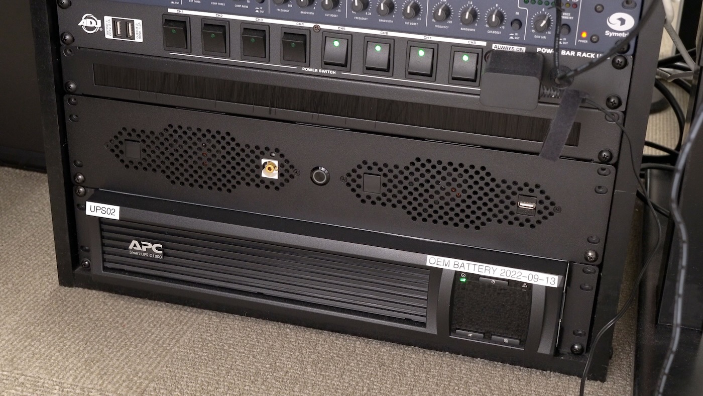 2U Gaming and Linux PC in small studio rack