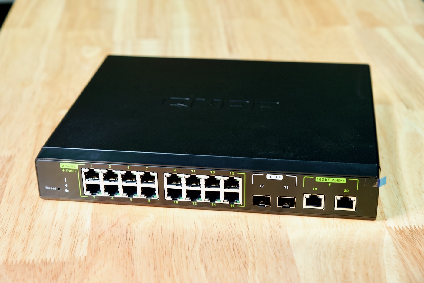 QNAP 20-port 2.5G 10G PoE+ Managed Switch