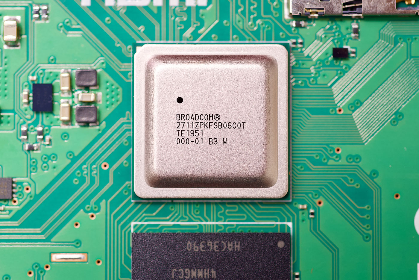 Broadcom BCM2711 on Raspberry Pi 400 Computer Board - Macro