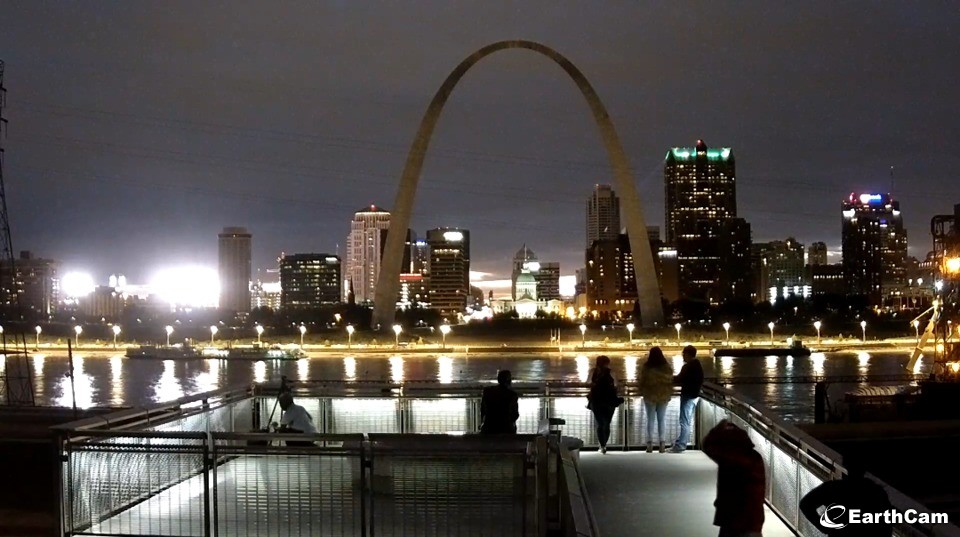 EarthCam St. Louis Downtown from across the river - September 23 2018
