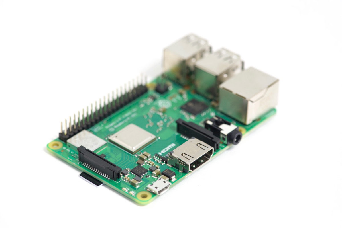 Raspberry Pi focus stack second image focused on hdmi and circuits