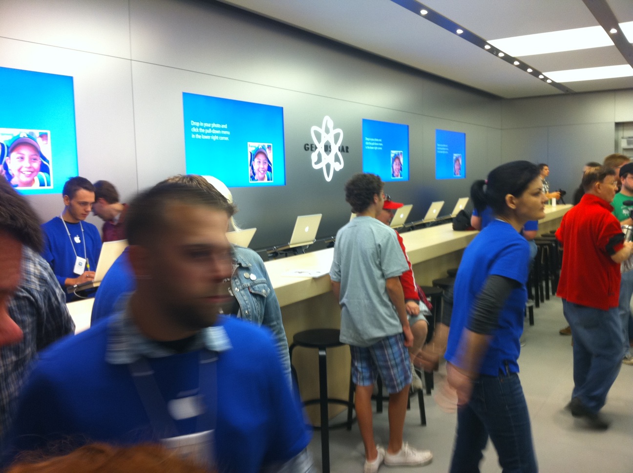 Genius Bar in New Apple Store - Galleria St. Louis