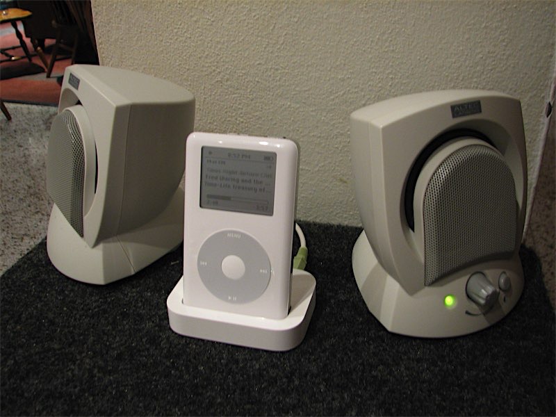 Clickwheel iPod 4th gen with Altec Lansing speakers