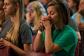 Girls praying at steubenville