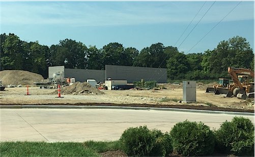 Kenrick Plaza outlot behind First Bank
