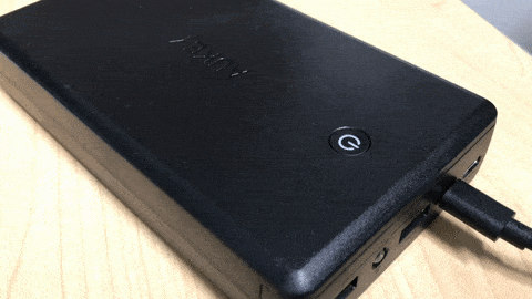 AUKEY charger - dim button for power status