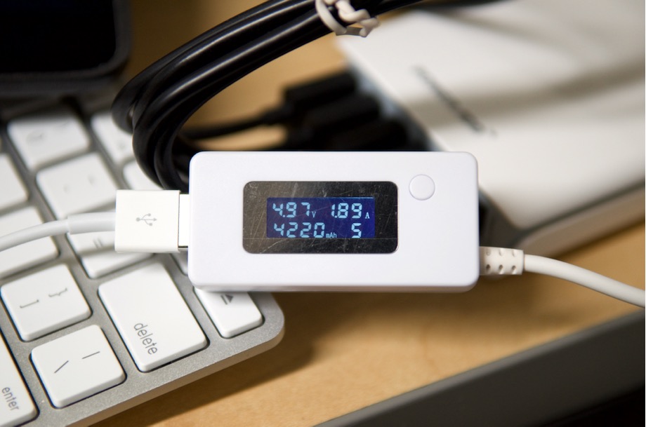 Apple Lightning cable measured by PowerJive meter