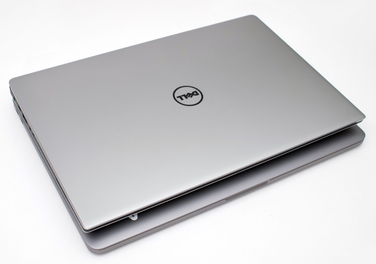 Dell XPS 13 size comparison to 2016 MacBook Pro 13