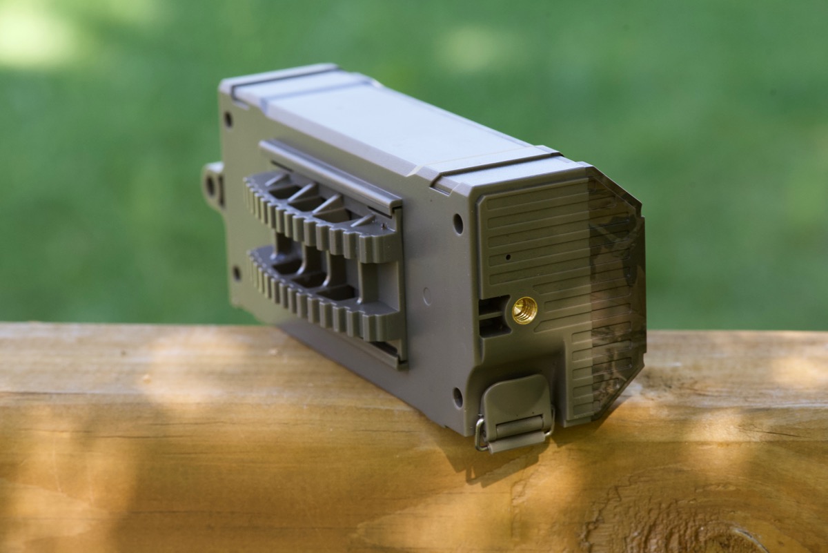 Wosports Trail Camera - bottom tripod mount and rear