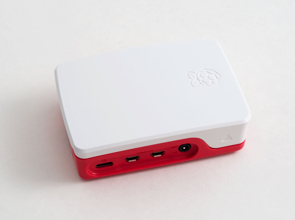Rasbperry Pi in Official Case