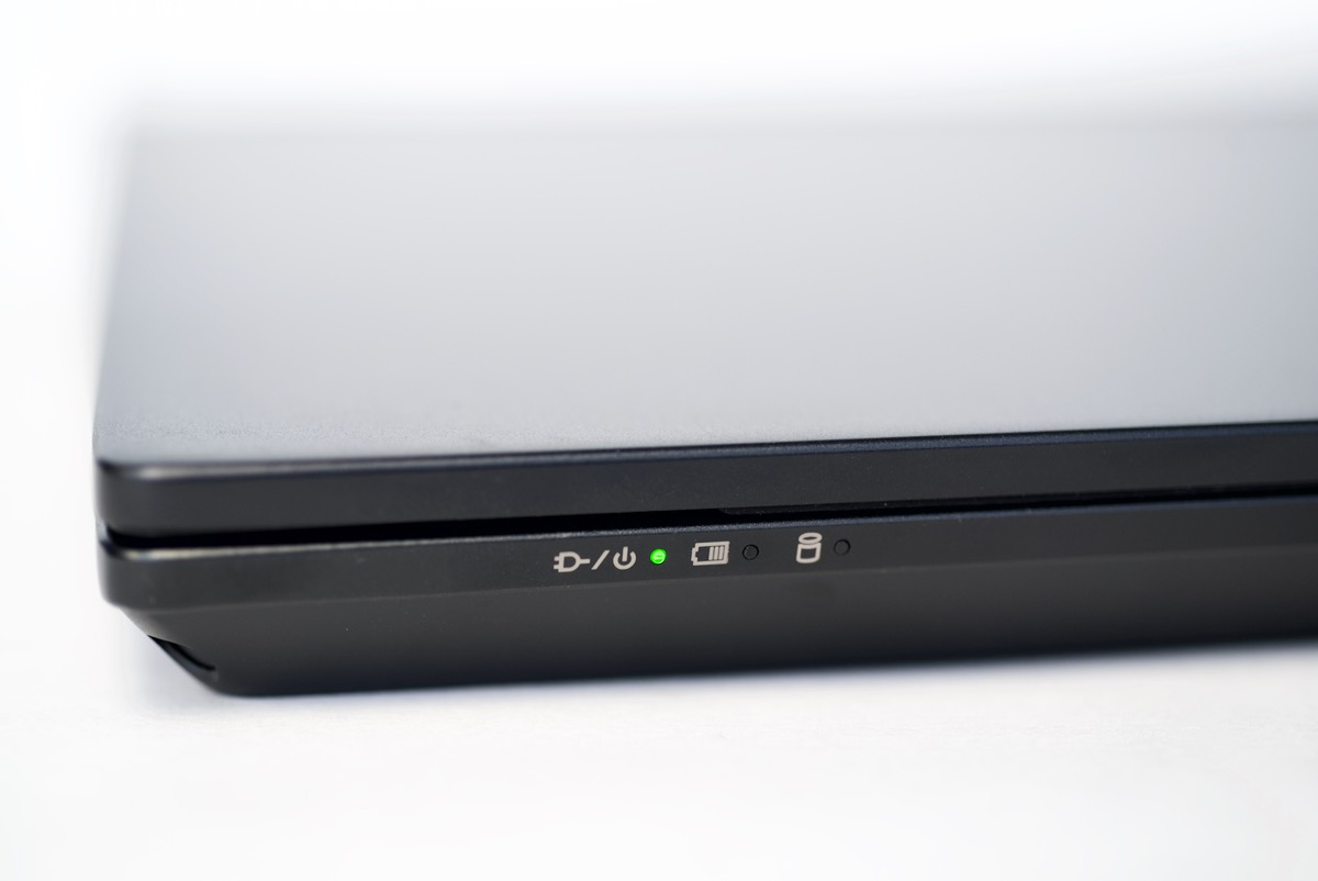 Kubuntu Focus M2 Activity LEDs on Front