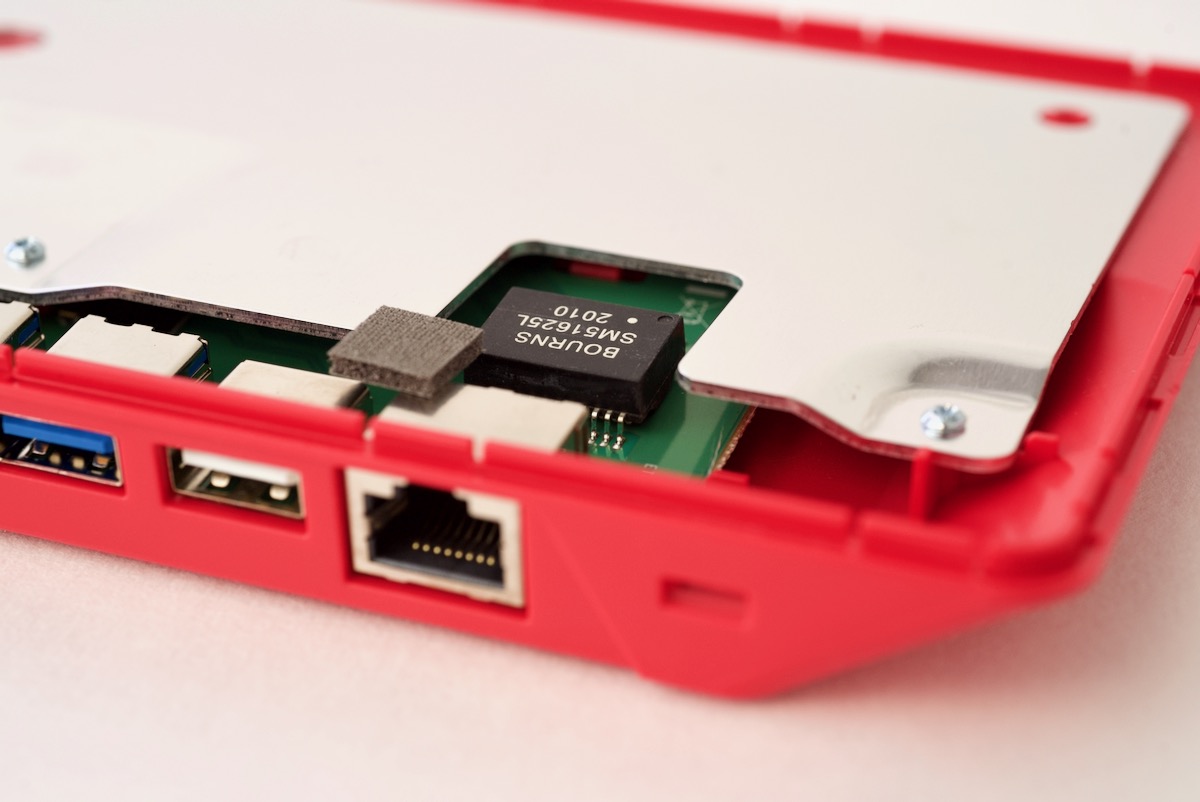 Conductive pad on Raspberry Pi 400 Heat Sink