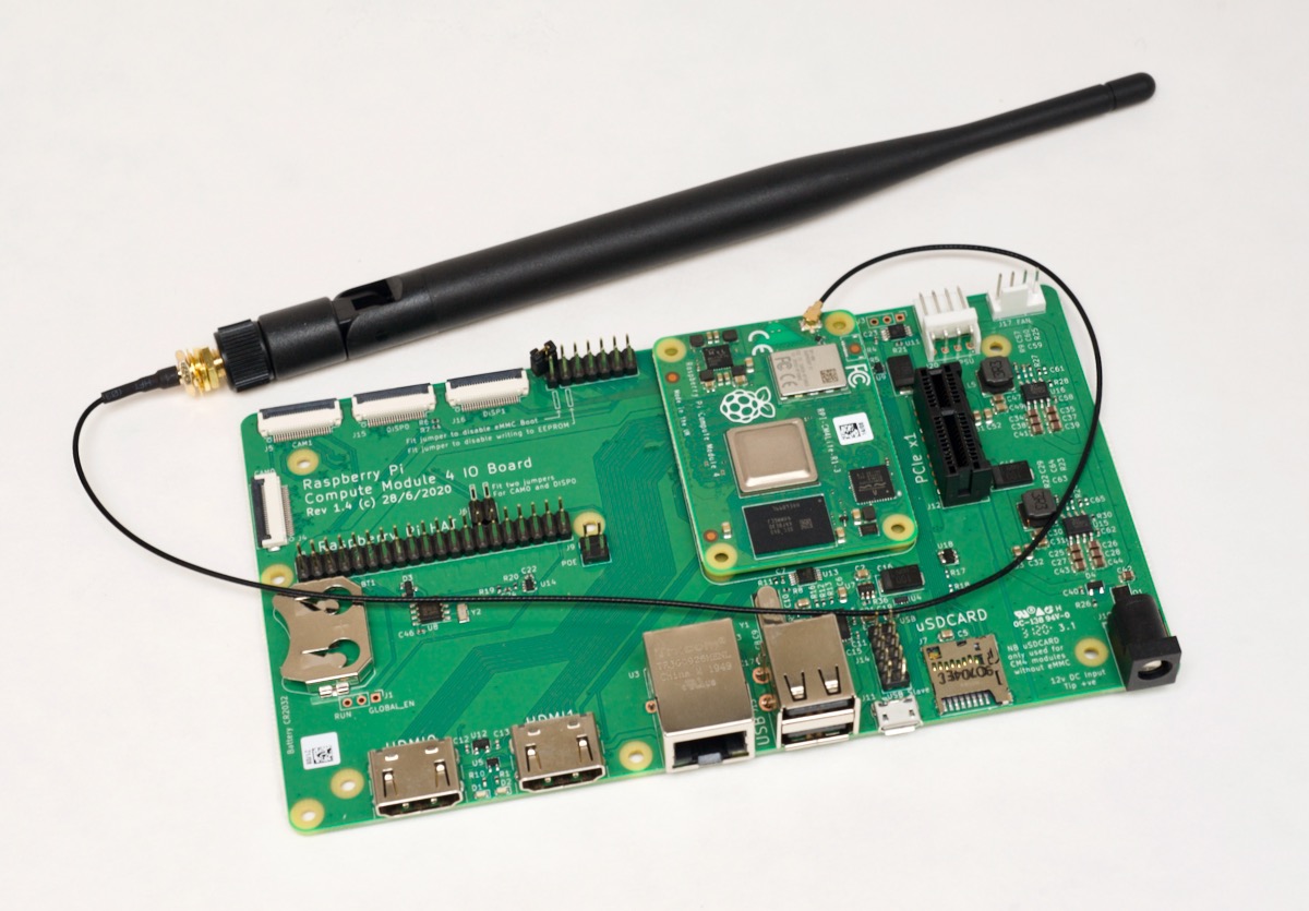 U.FL connector and antenna plugged into Raspberry Pi Compute Module 4 for WiFi