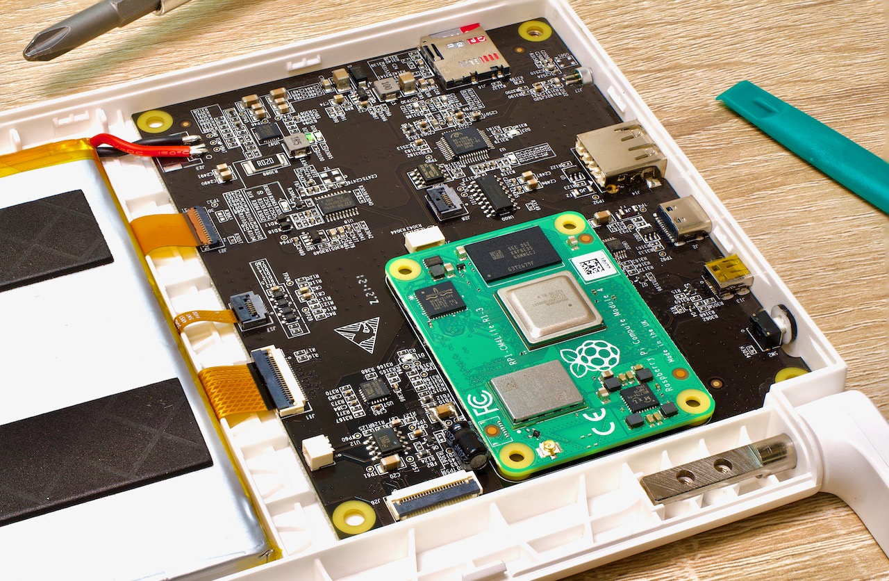 CutiePi Insides - Custom motherboard