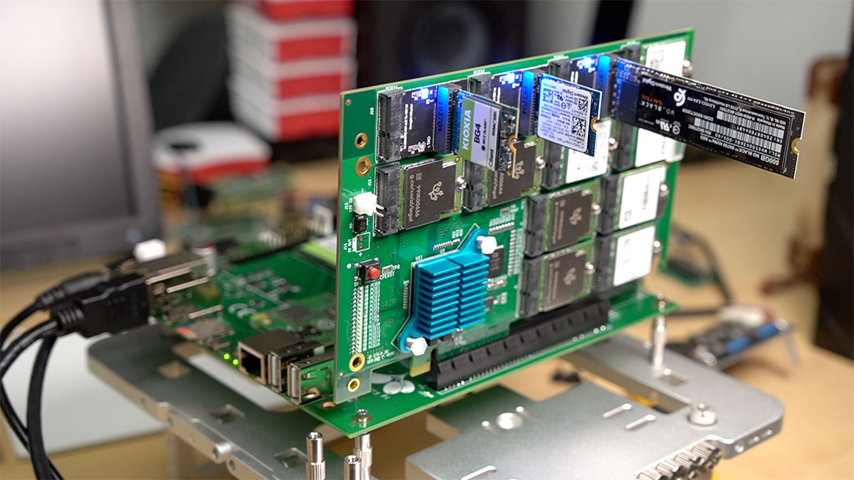 Alftel Seaberry with 12-slot PCIe carrier board