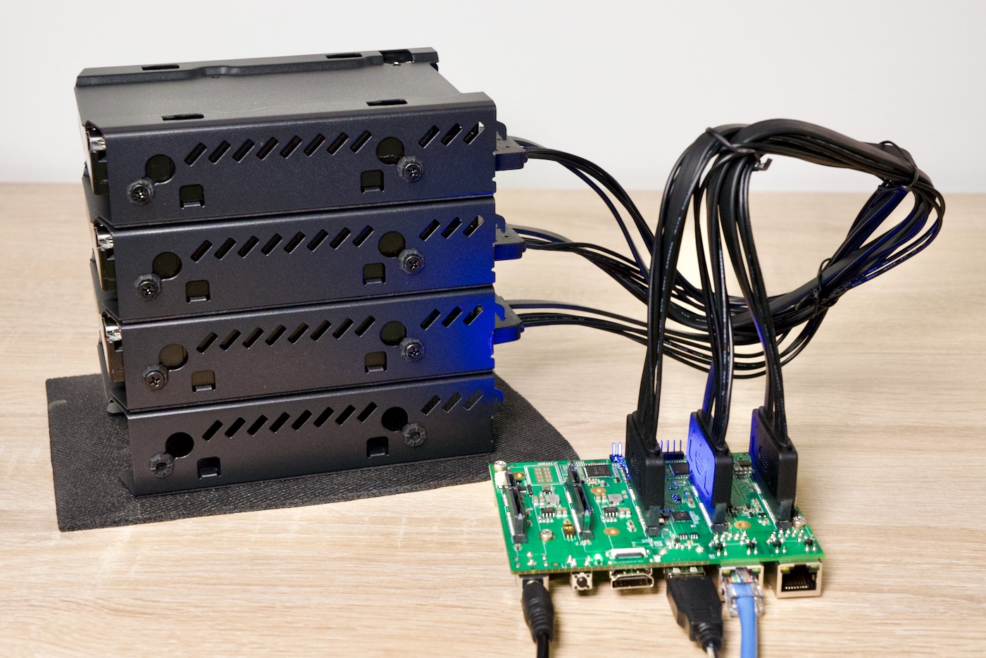 Radxa Taco CM4 Raspberry Pi NAS board with three hard drives
