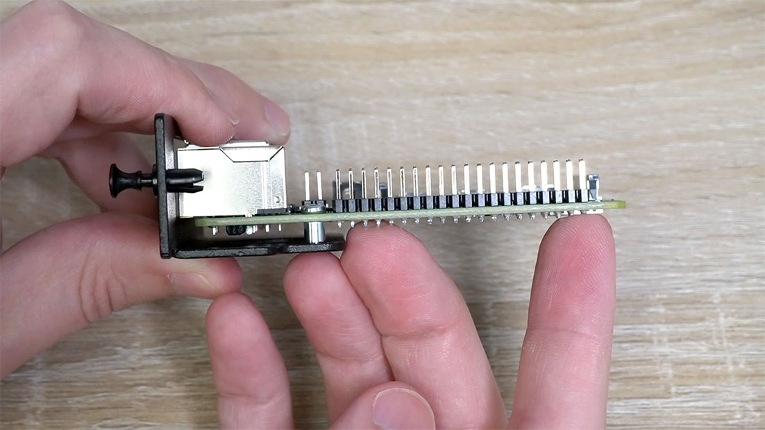 Raspberry Pi in Rackmount tray with no screws on rear