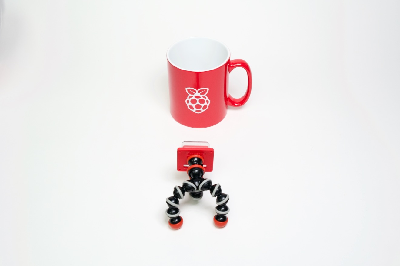 ArduCam 16MP Autofocus Pi Camera on Tripod with Raspberry Pi Mug