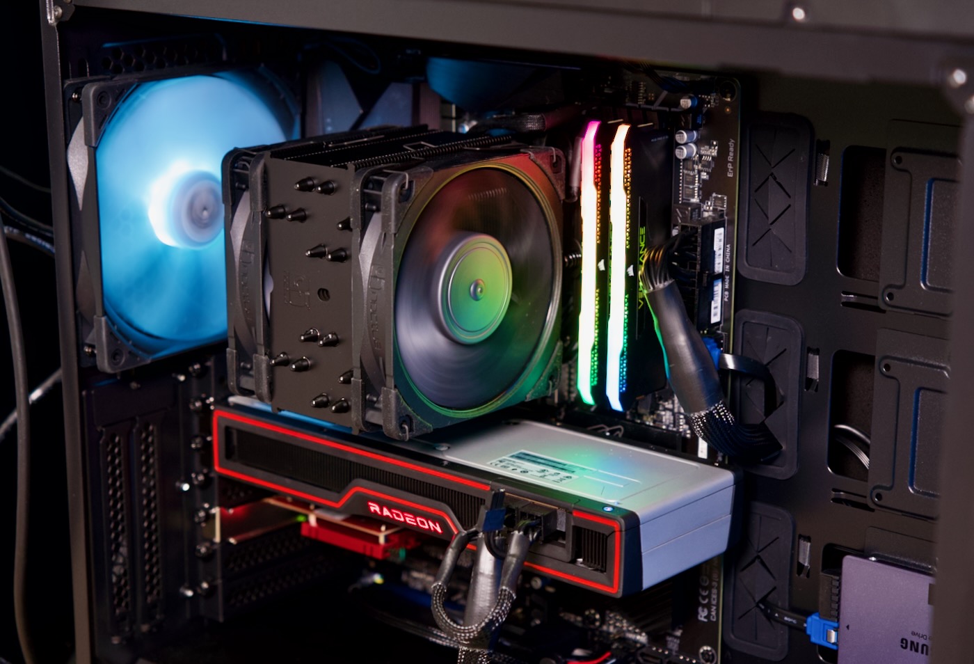 Noctua NH-U12A chromax.black CPU cooler installed insice AMD Ryzen Radeon PC build running