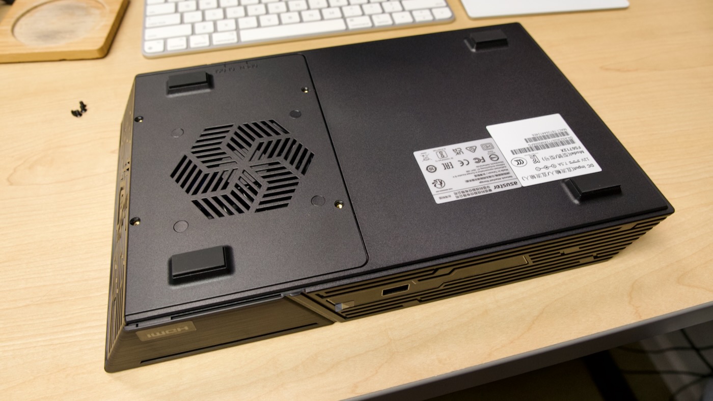 Flashstor 12 Pro bottom with fan and labels