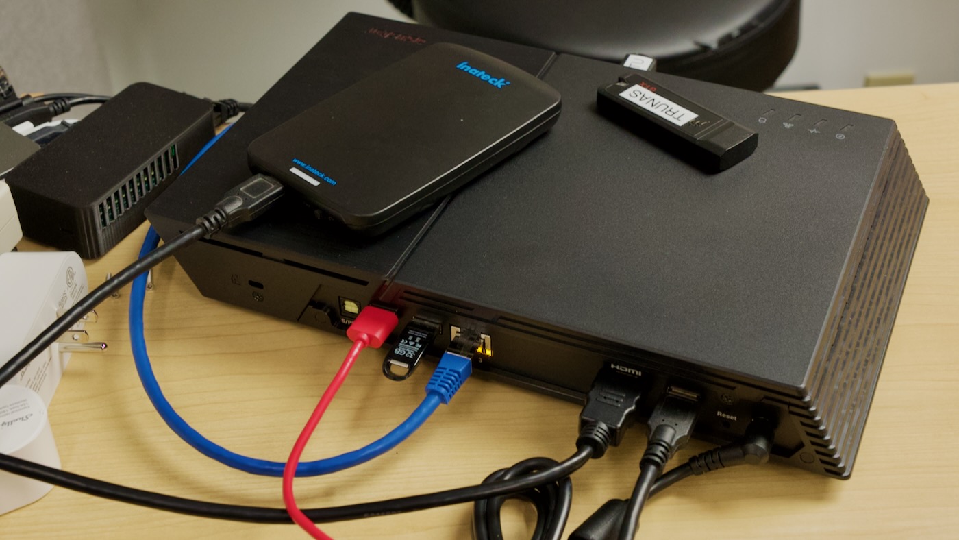 ASUSTOR Flashstor 12 - rear IO USB network HDMI
