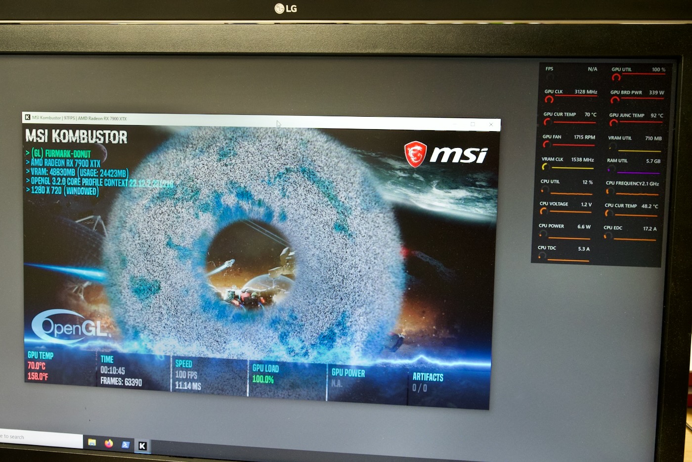 MSI Kombustor GPU stress test 110 degrees C AMD RX 7900 XTX - PC horizontal, card vertical