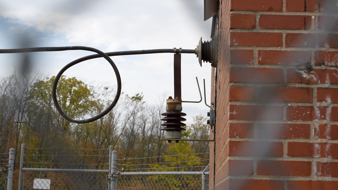 KMOX-AM Tower ATU signal RF exit with insulator and loop