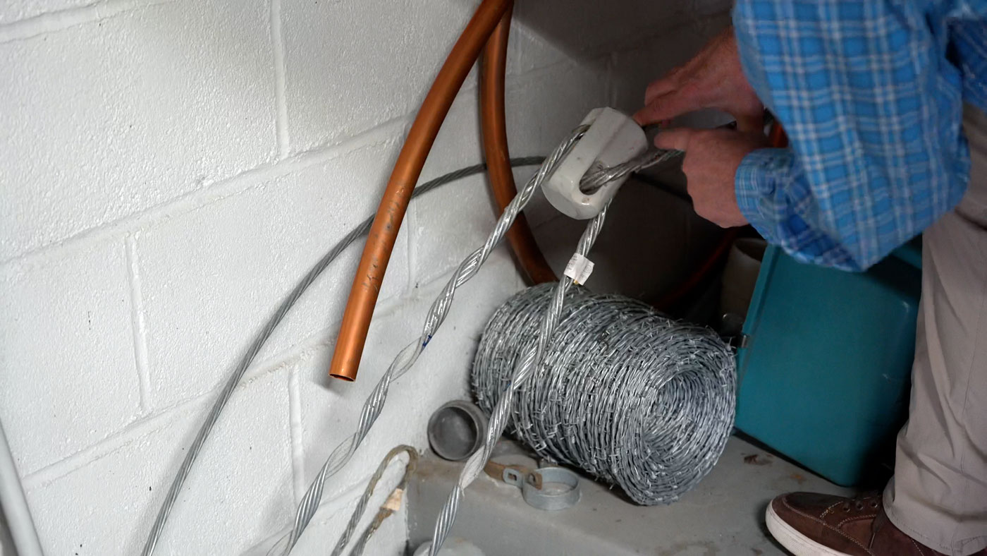KMOX-AM Tower site guy wire isolation example