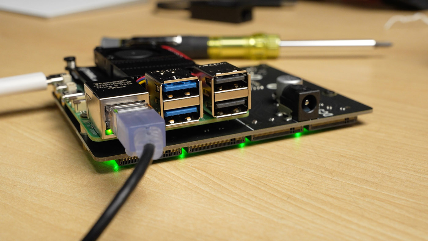 Geekworm X1011 with Raspberry Pi 5 - ports