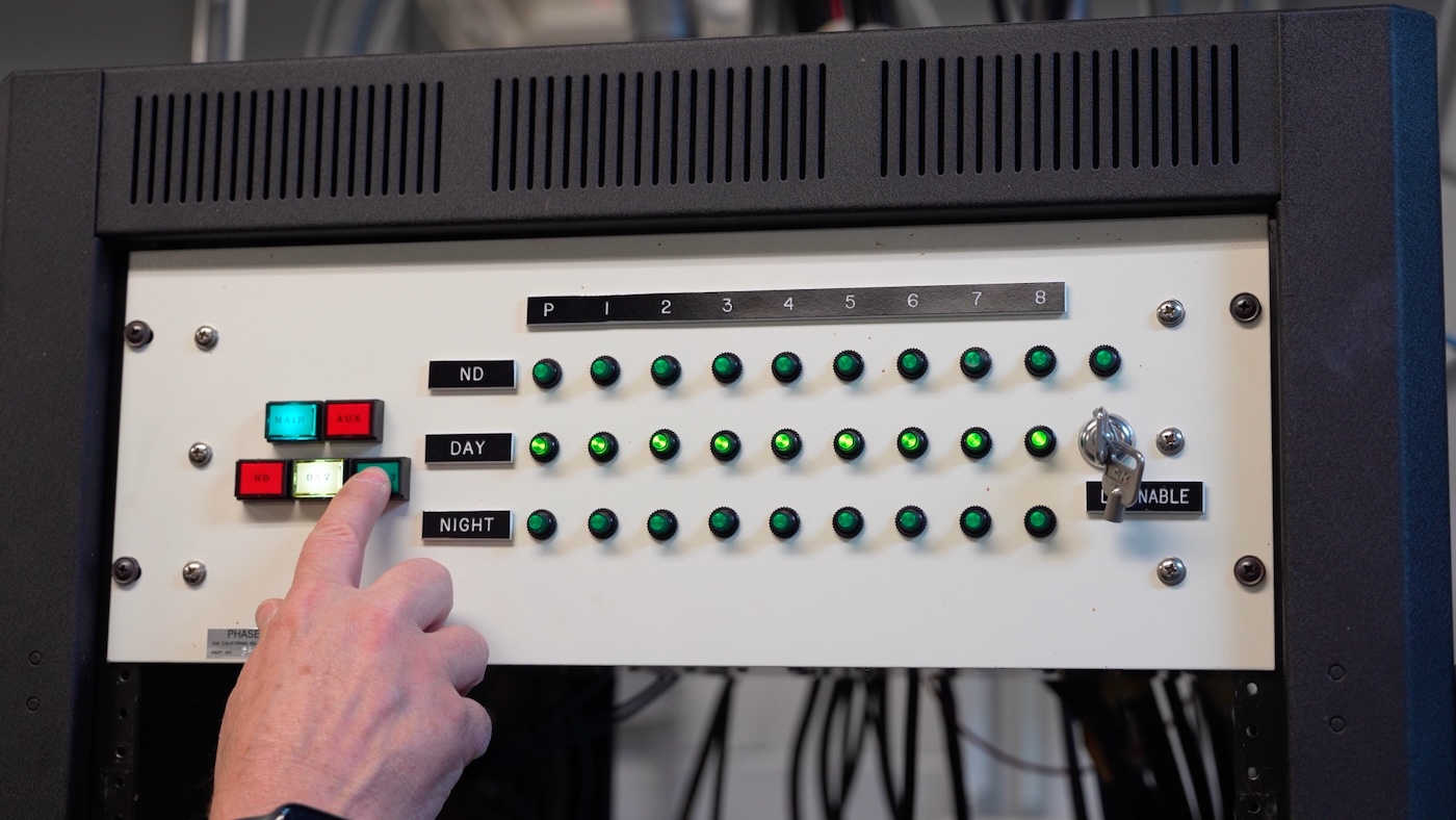 WSDZ day night pattern switcher