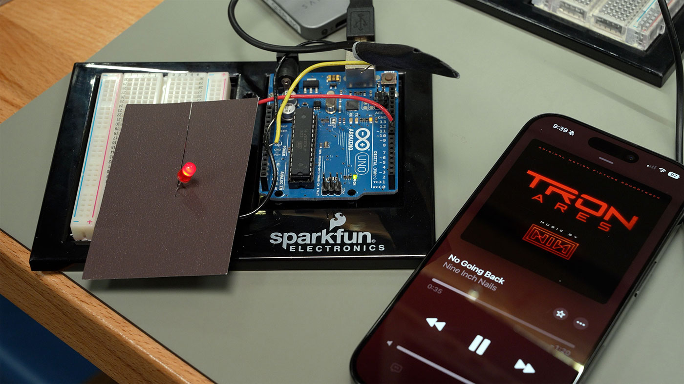Arduino LED blinking to music iPhone test