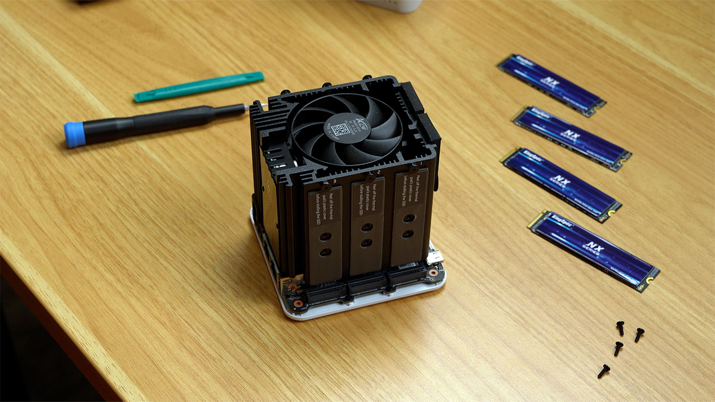 Beelink ME mini with 4 Kingspec NVMe SSDs