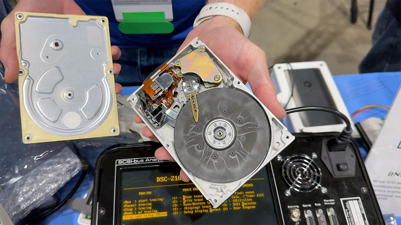 Quantum SCSI Hard Drive schmoo on platter