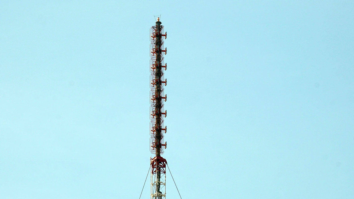 Supertower beacon on top not lit during daytime mode