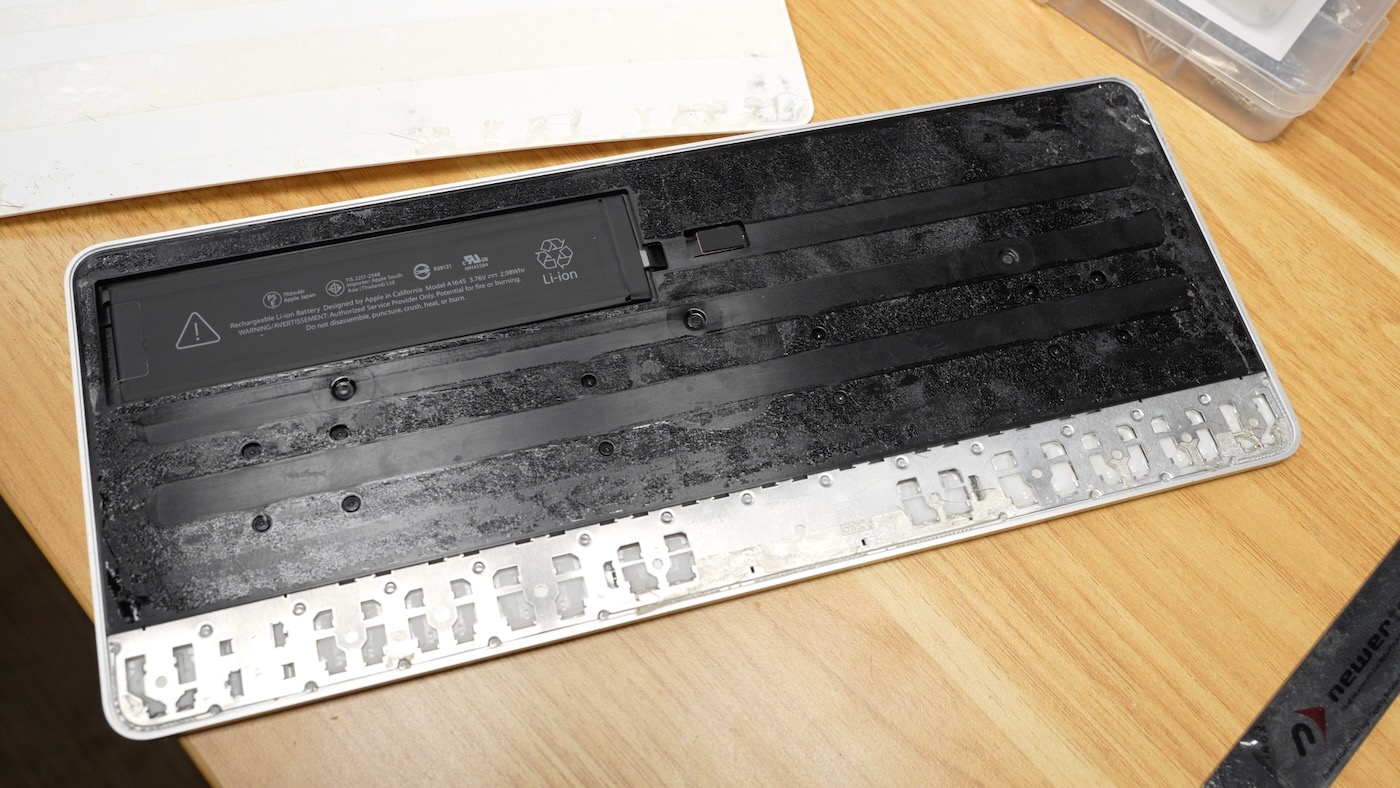 Apple Magic Keyboard - back sticky adhesive residue open