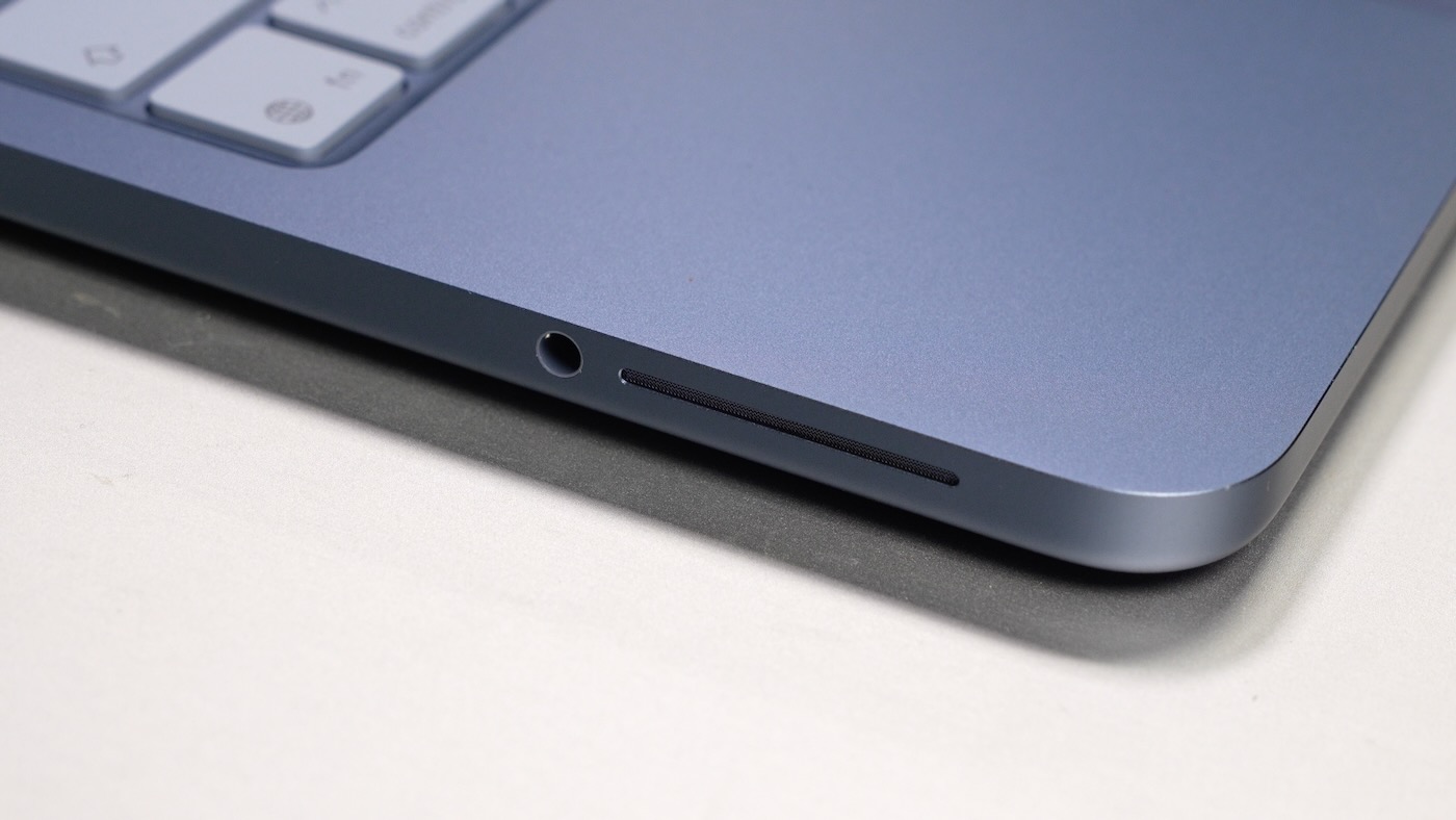 MacBook Neo speaker