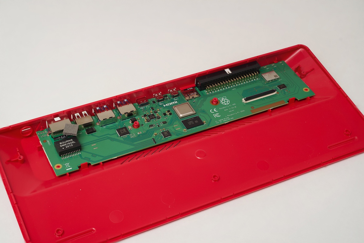 Raspberry Pi 400 in shell of keyboard case