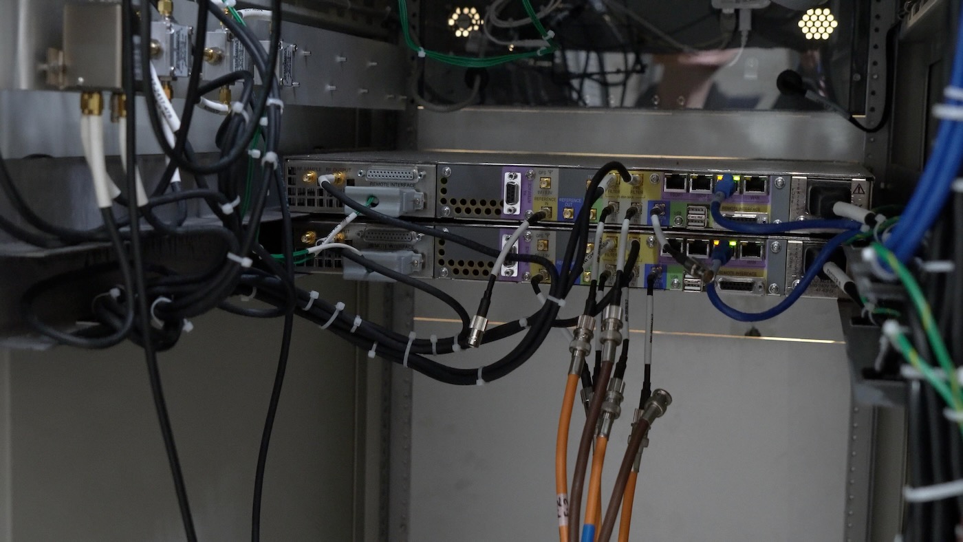 Transmitter redundant microwave fiber connections