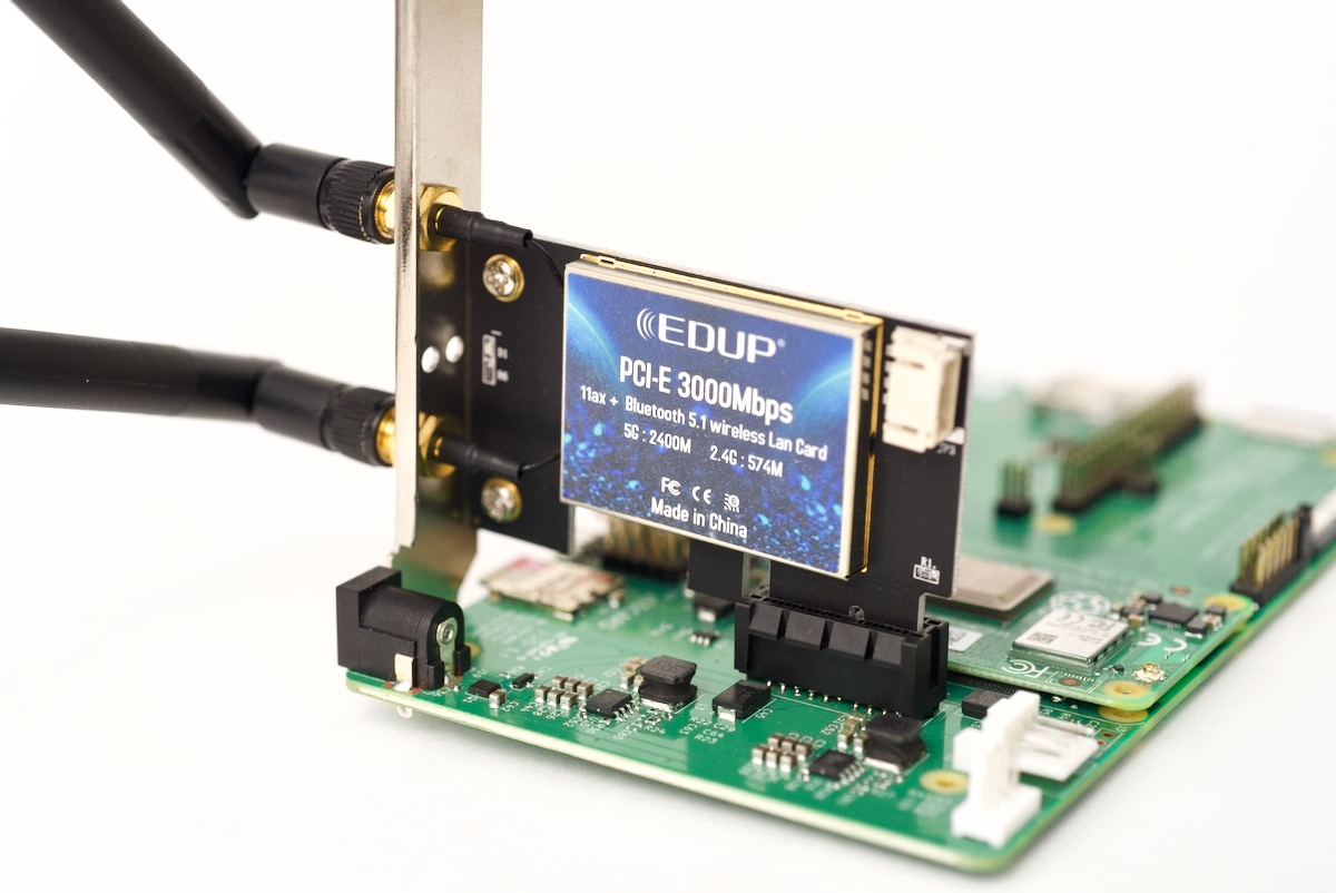 EDUP Intel AX200 WiFi 6 802.11ax PCIe card in Raspberry Pi Compute Module 4 IO Board
