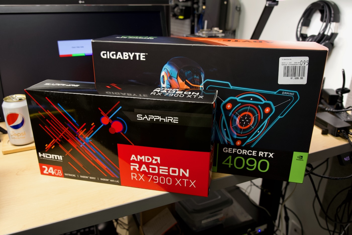 AMD RX 7900 XTX Reference Sapphire edition versus Nvidia RTX 4090 Gigabyte boxes