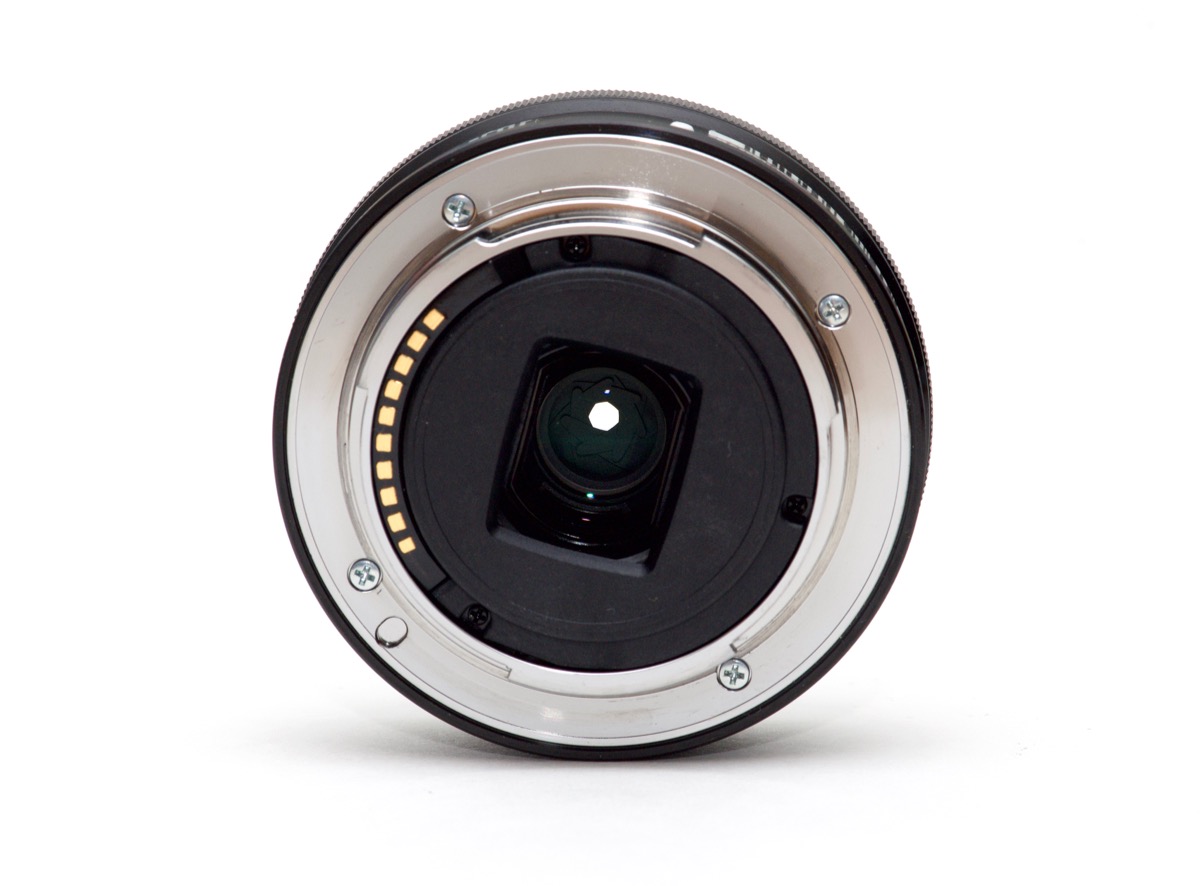 Sony 20mm f/2.8 pancake lens - back