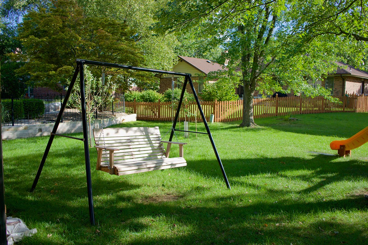 Swing in backyard - full picture