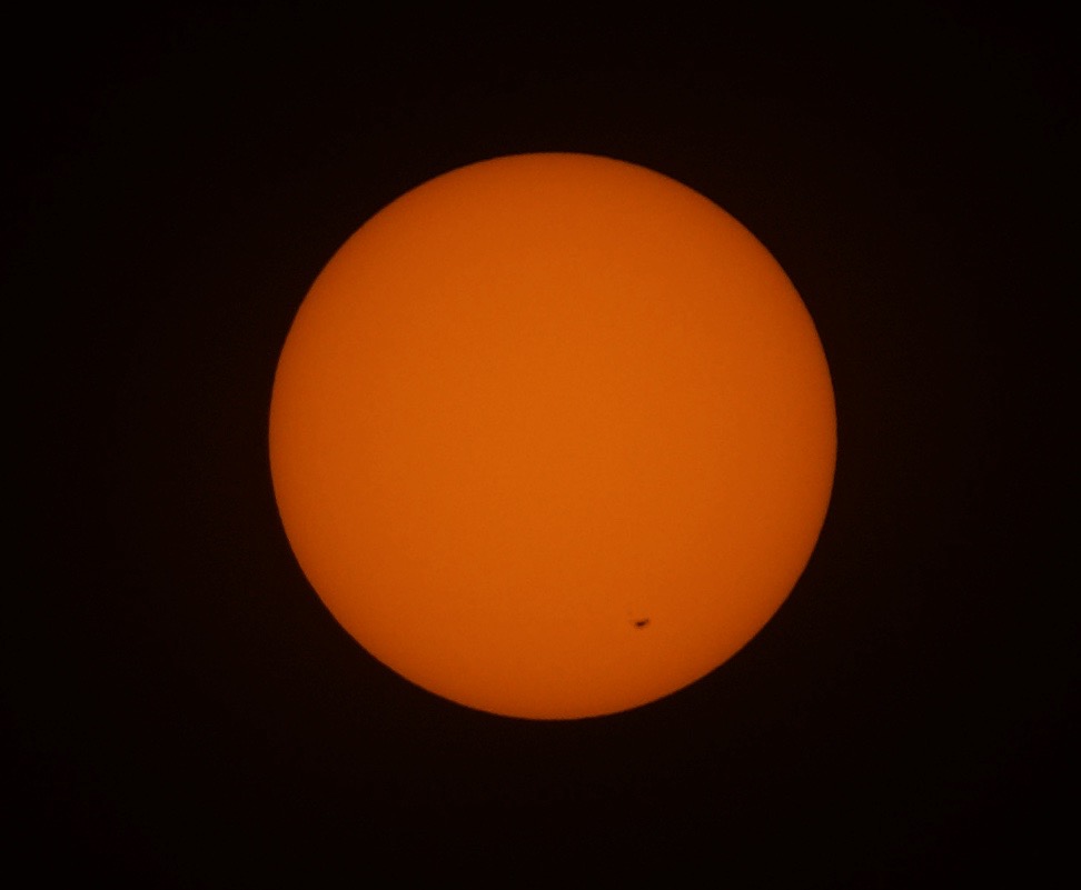 Photo of the sun with sunspot from Nikon D750 at 320mm