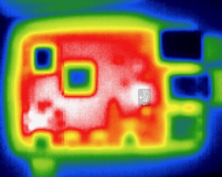 Thermal Flir IR image of Raspberry Pi 4 with hot VLI USB 3.0 controller chip
