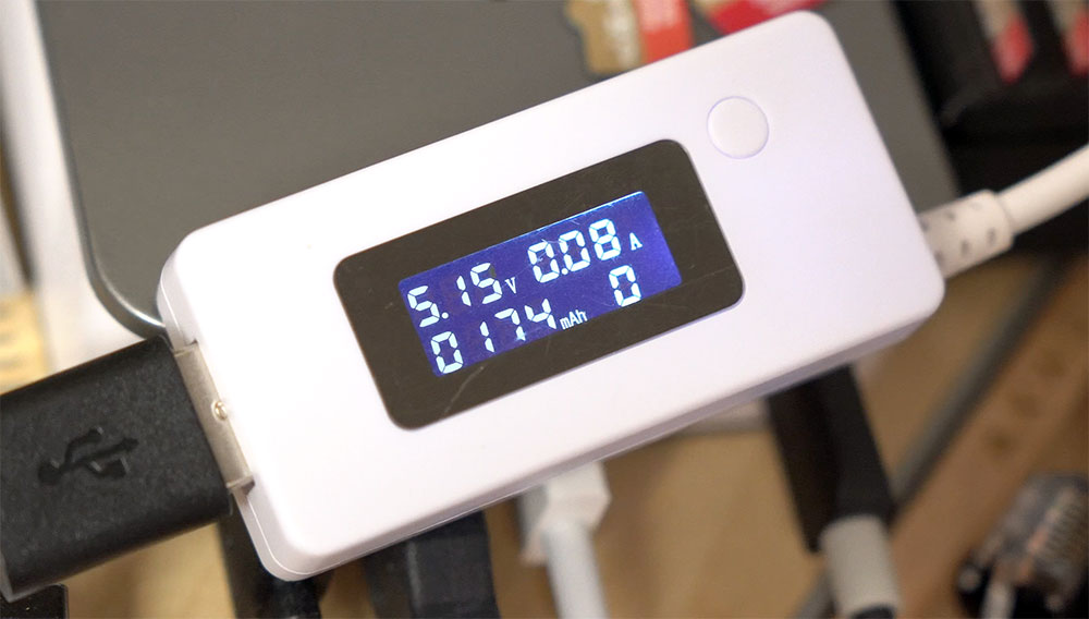 USB power meter measuring 80mA power consumption from Pico W during WiFi benchmark
